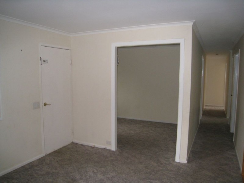 3 Crucis, Kingston QLD 4114