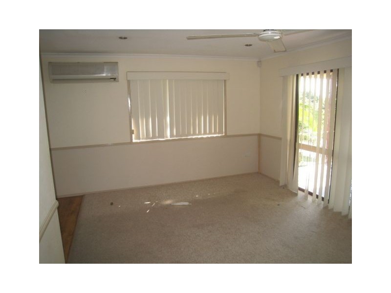 77 Aquarius Drive, Kingston QLD 4114