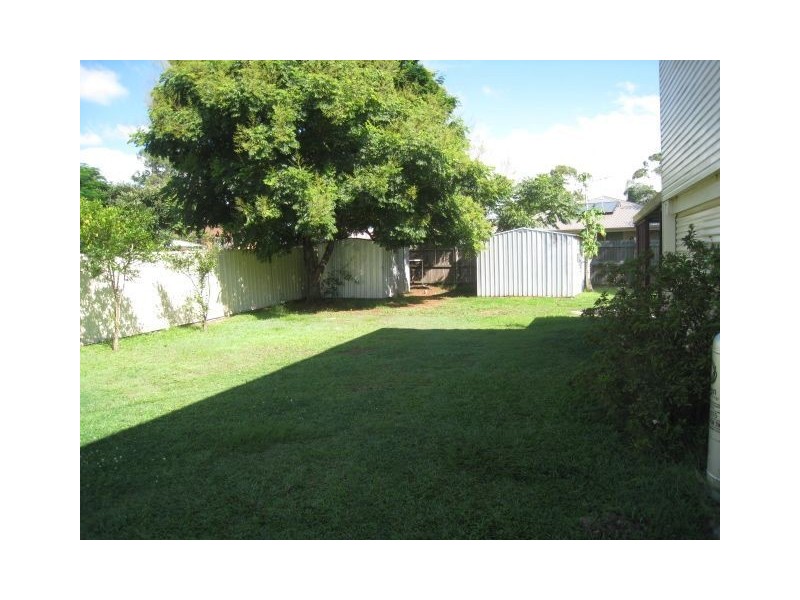 77 Aquarius Drive, Kingston QLD 4114