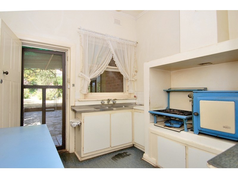 10 Desaumarez Street, Kensington Park SA 5068