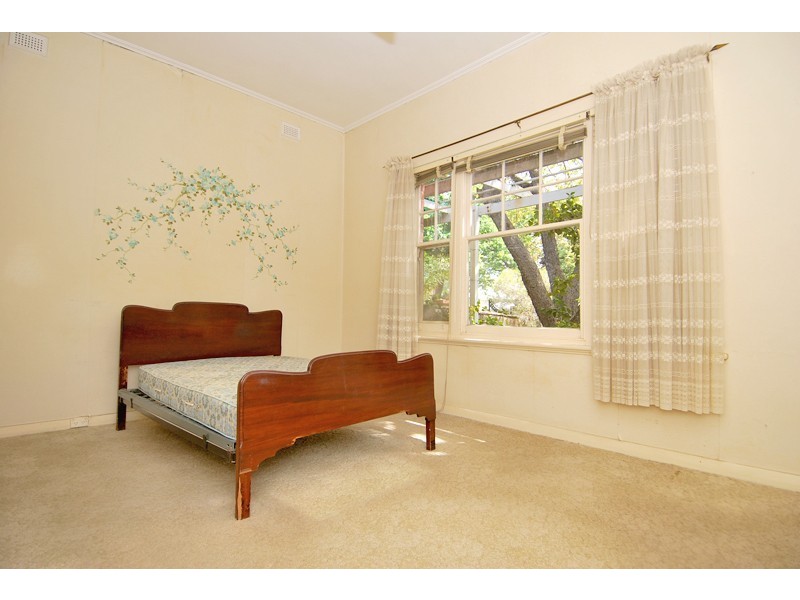 10 Desaumarez Street, Kensington Park SA 5068