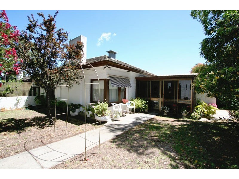 9A Kinross Avenue, Lower Mitcham SA 5062