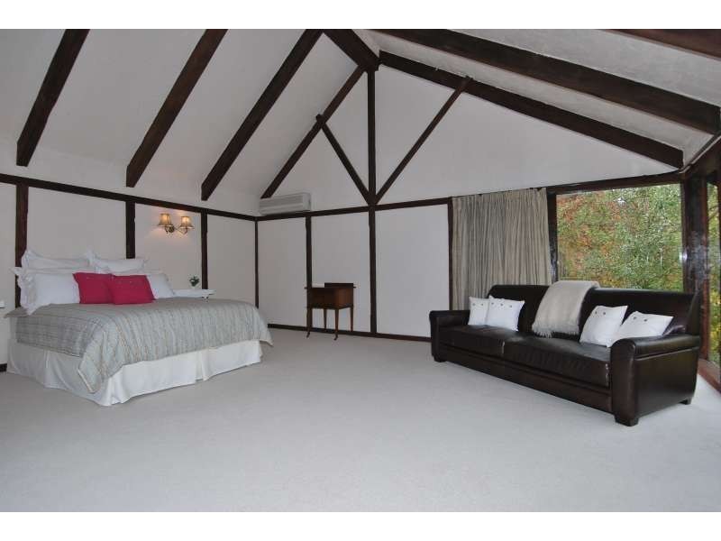 8 Madeline Road, Stirling SA 5152