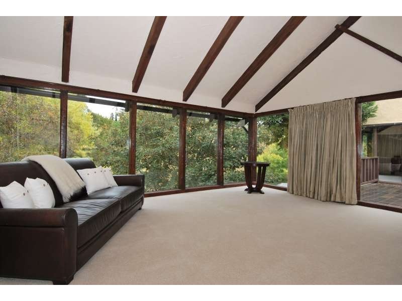 8 Madeline Road, Stirling SA 5152