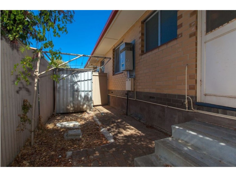 2/4 Strathmont Avenue, Gilles Plains SA 5086