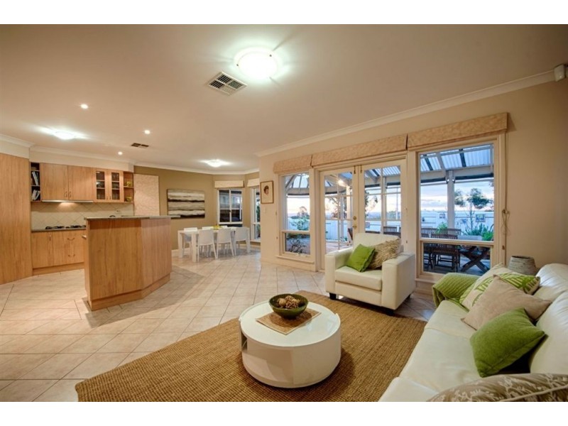 4 McLaren Court, Torrens Park SA 5062