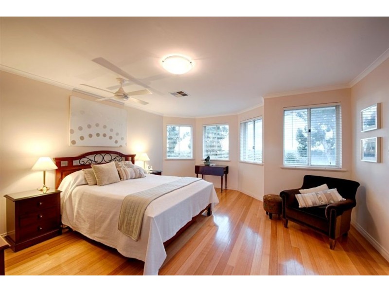 4 McLaren Court, Torrens Park SA 5062