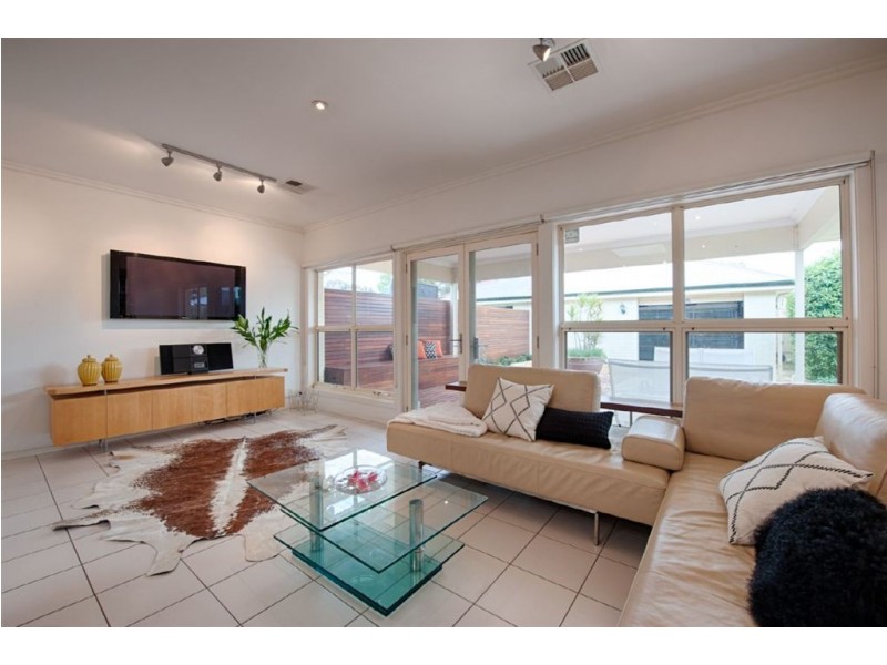 24B Seventh Avenue, St Peters SA 5069