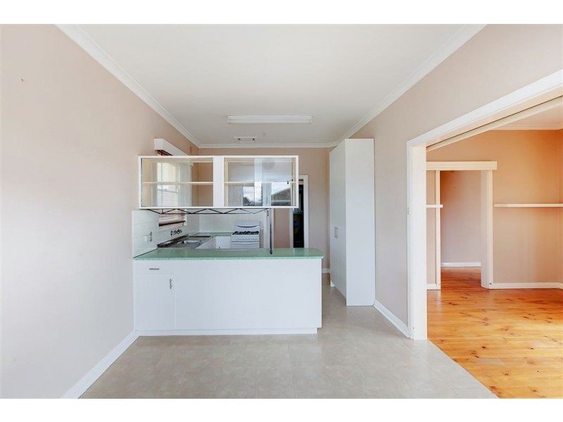 6 McAllan Avenue, Seaton SA 5023