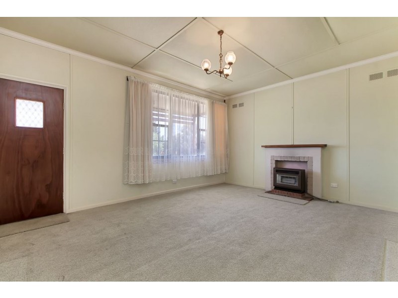 16 Montrose Avenue, Clearview SA 5085