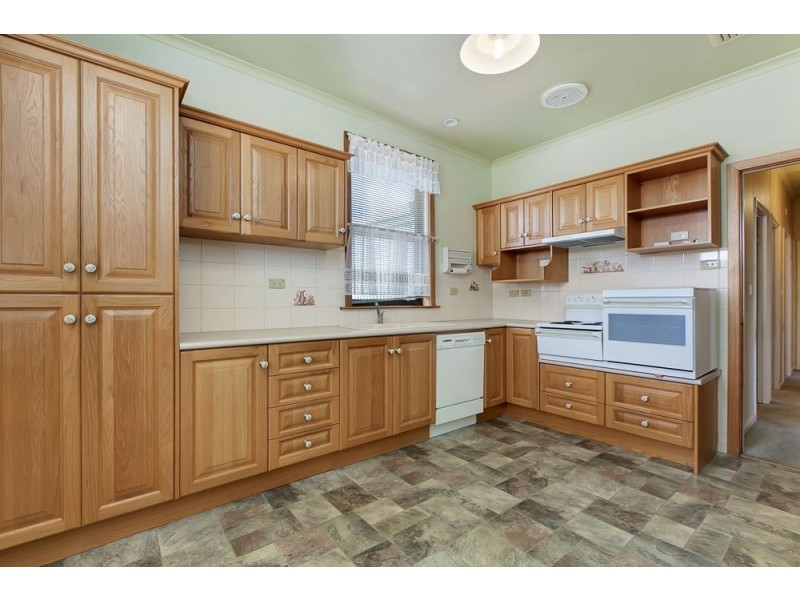 16 Montrose Avenue, Clearview SA 5085