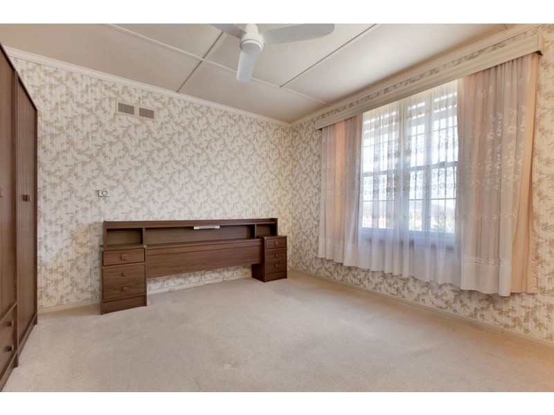 16 Montrose Avenue, Clearview SA 5085