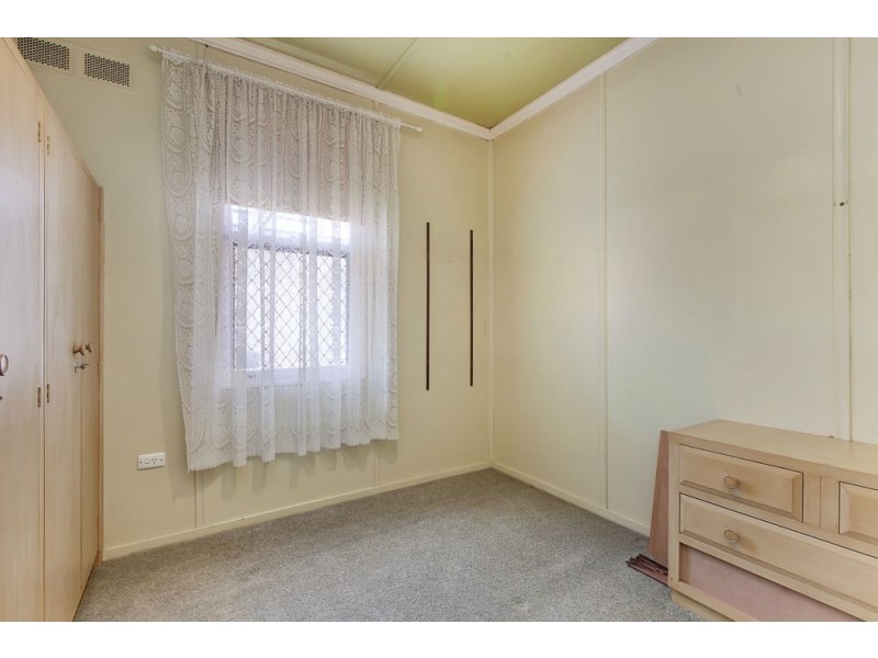 16 Montrose Avenue, Clearview SA 5085