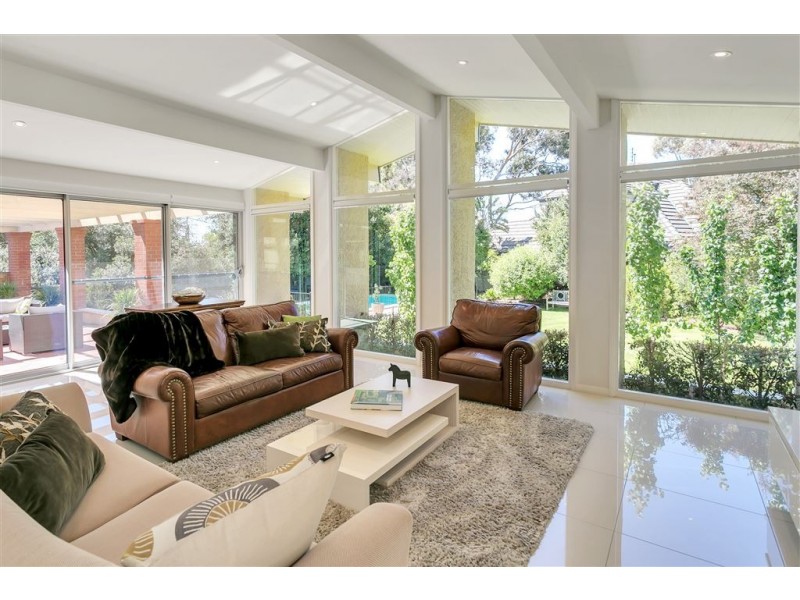 4 Whitington Avenue, Glen Osmond SA 5064
