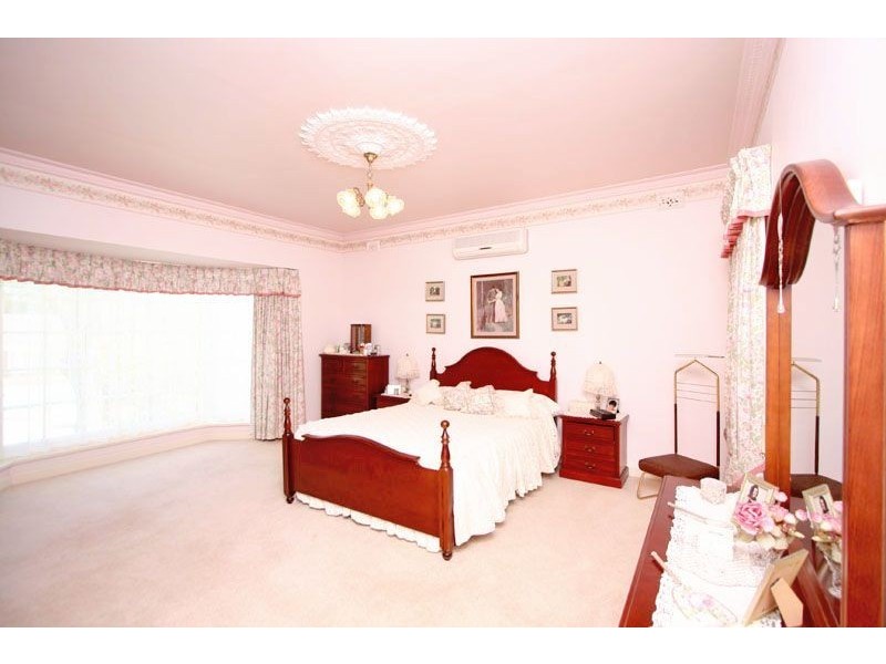 17 Carruth Road, Torrens Park SA 5062