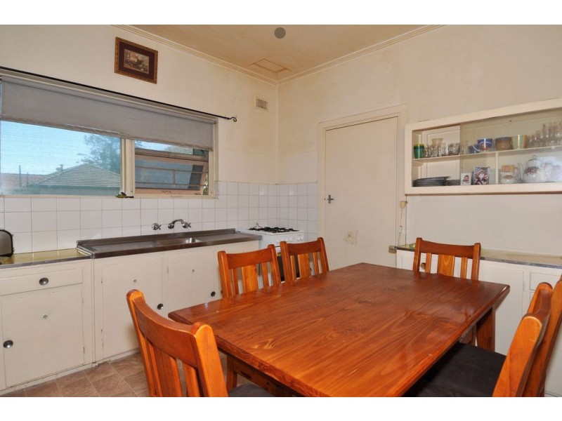 284 Oaklands Road, Park Holme SA 5043