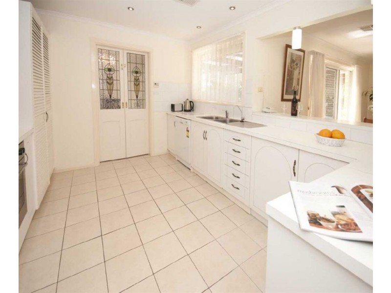 10 John Cleland Drive, Beaumont SA 5066