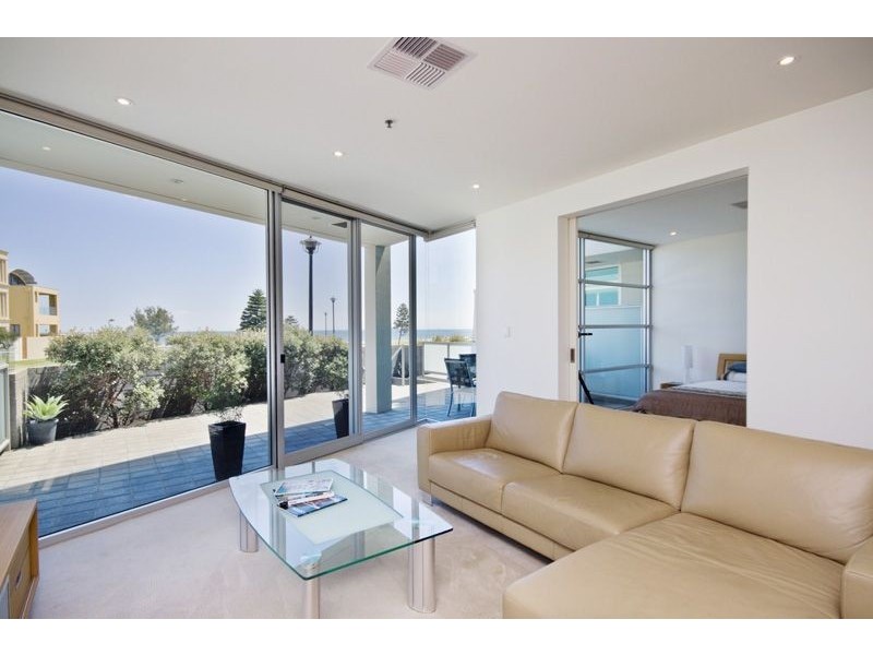 3/1 North Esplanade, Glenelg North SA 5045