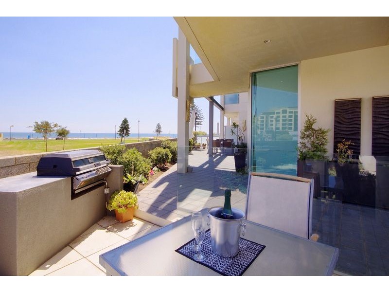 4/1 North Esplanade, Glenelg North SA 5045