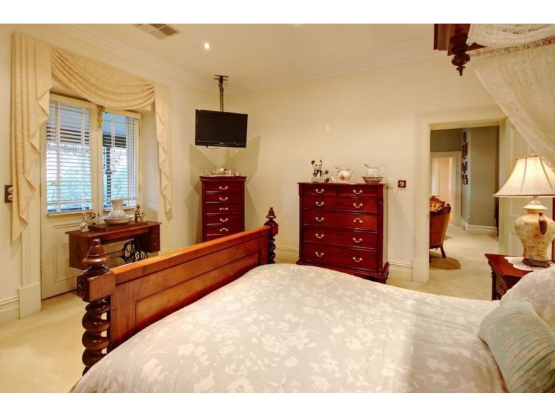 27 Stonebridge Drive, Aberfoyle Park SA 5159