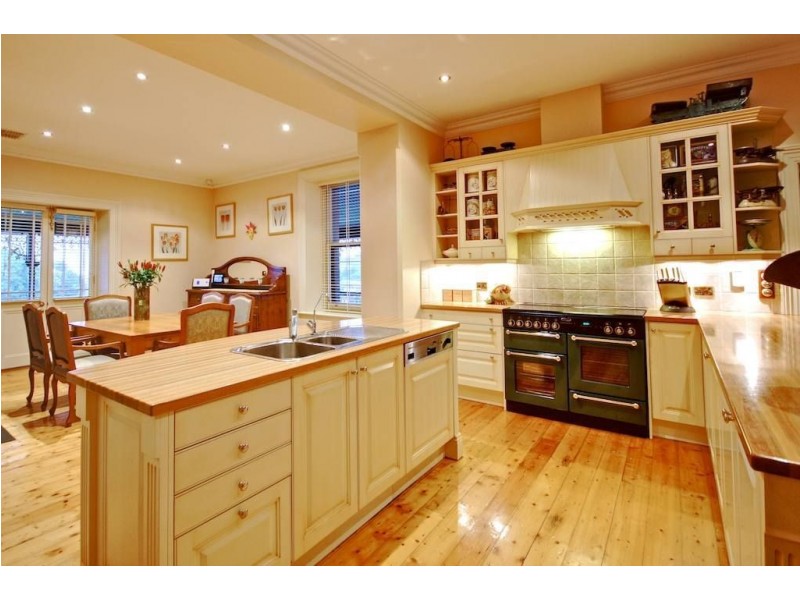 27 Stonebridge Drive, Aberfoyle Park SA 5159