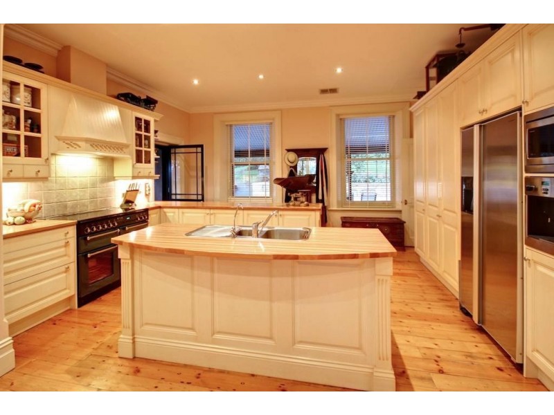 27 Stonebridge Drive, Aberfoyle Park SA 5159