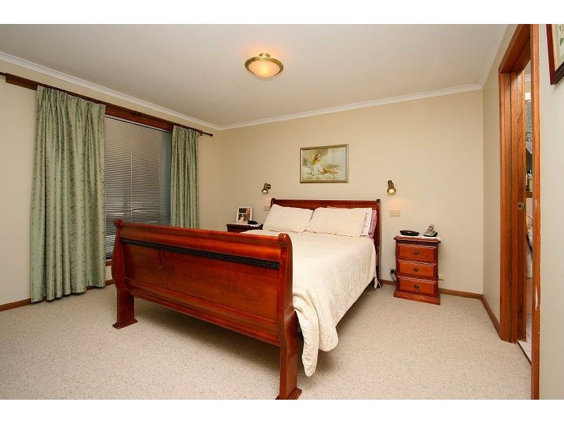 6 Bell Court, Valley View SA 5093