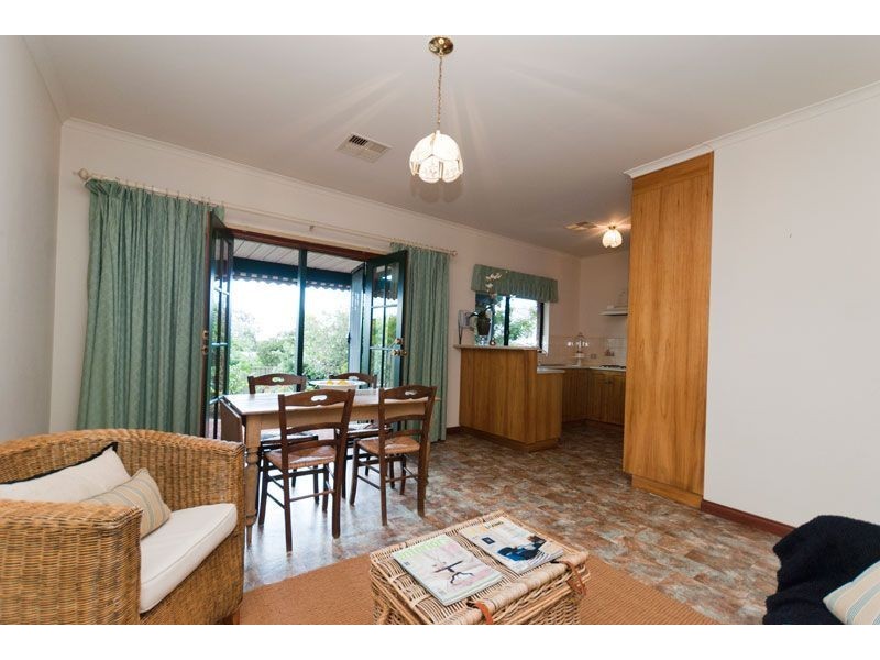 10 Carruth Road, Torrens Park SA 5062