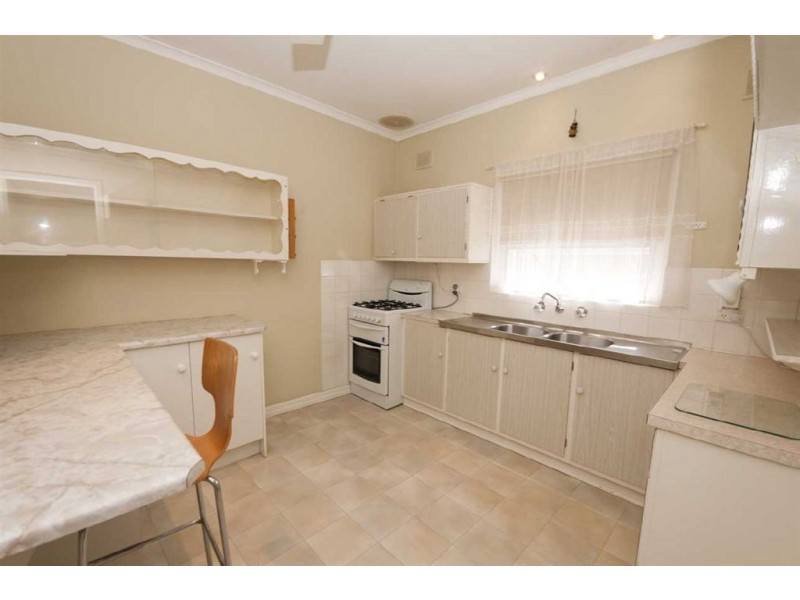 1/9 North Parade, Kingswood SA 5062