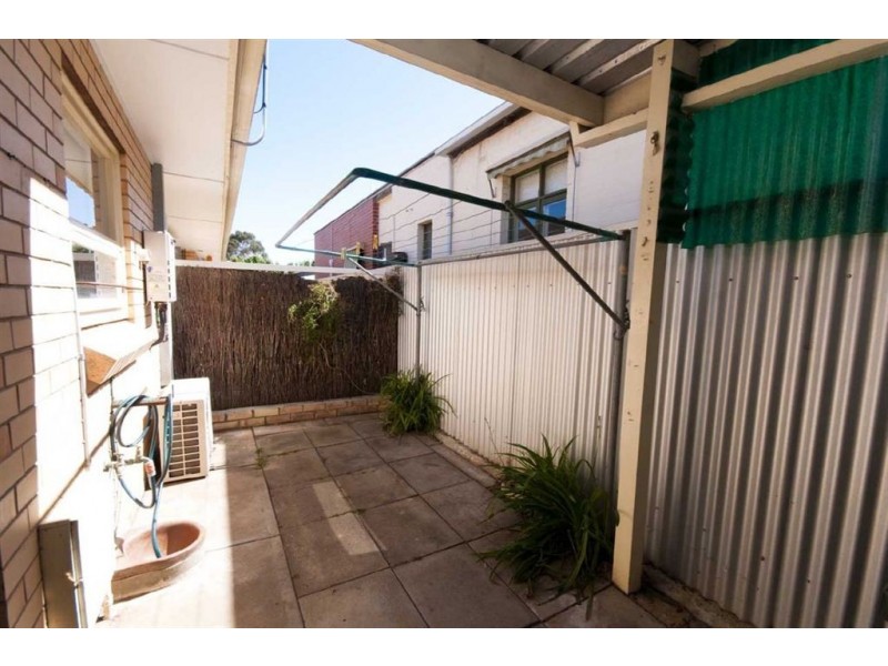 1/9 North Parade, Kingswood SA 5062