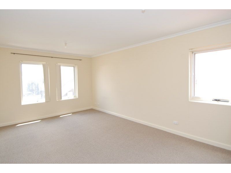 8/11 Royal Place, Adelaide SA 5000