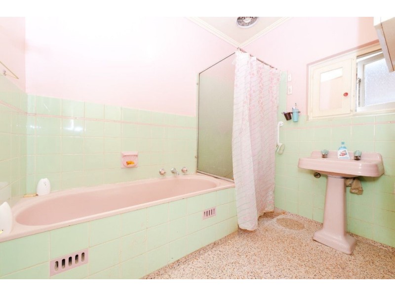 1 Kent Avenue, Fulham Gardens SA 5024