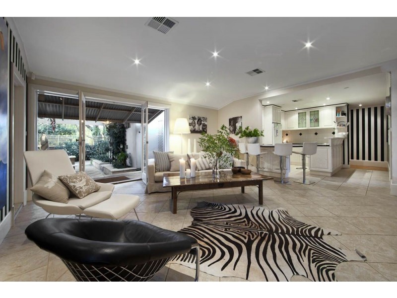 404 The Parade (Corner of Myall Avenue), Kensington Gardens SA 5068