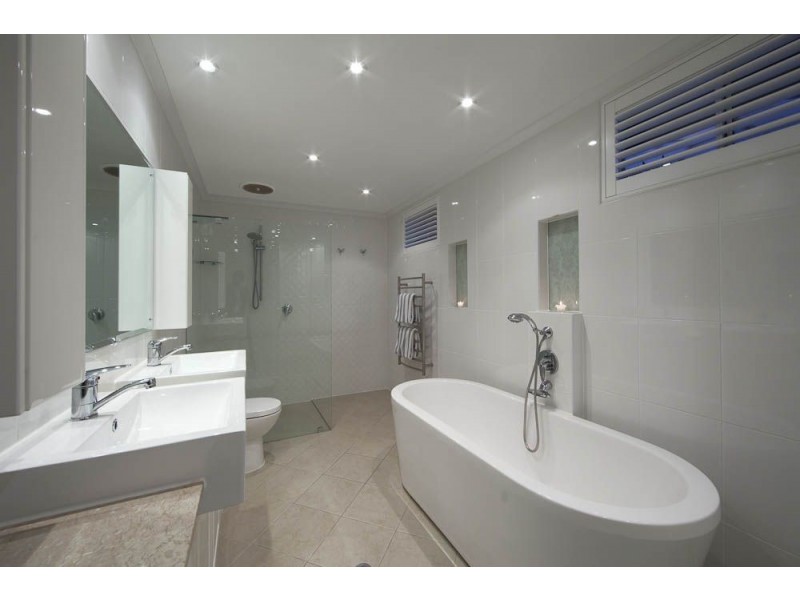 404 The Parade (Corner of Myall Avenue), Kensington Gardens SA 5068