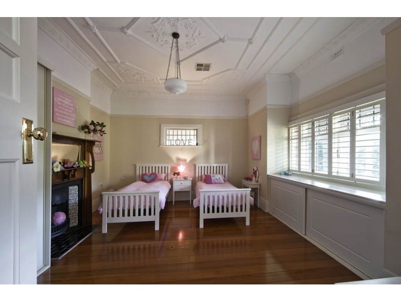 404 The Parade (Corner of Myall Avenue), Kensington Gardens SA 5068