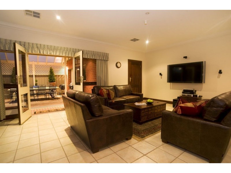 10 Caroline Drive, Allenby Gardens SA 5009