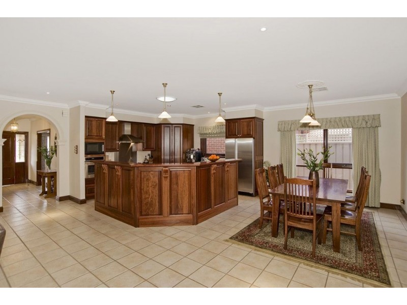 10 Caroline Drive, Allenby Gardens SA 5009