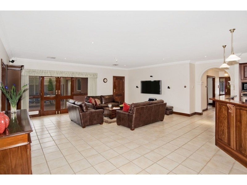 10 Caroline Drive, Allenby Gardens SA 5009