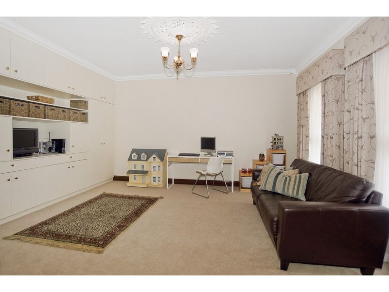 10 Caroline Drive, Allenby Gardens SA 5009
