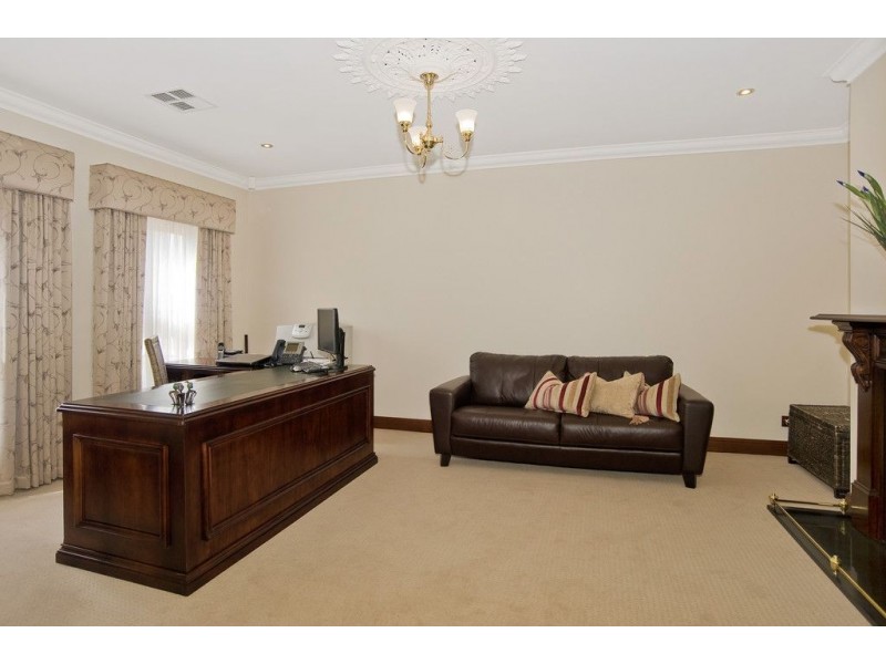 10 Caroline Drive, Allenby Gardens SA 5009