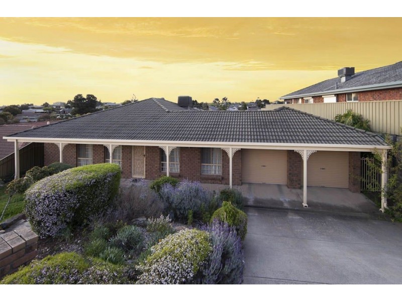 3 Alfonso Drive, Hallett Cove SA 5158