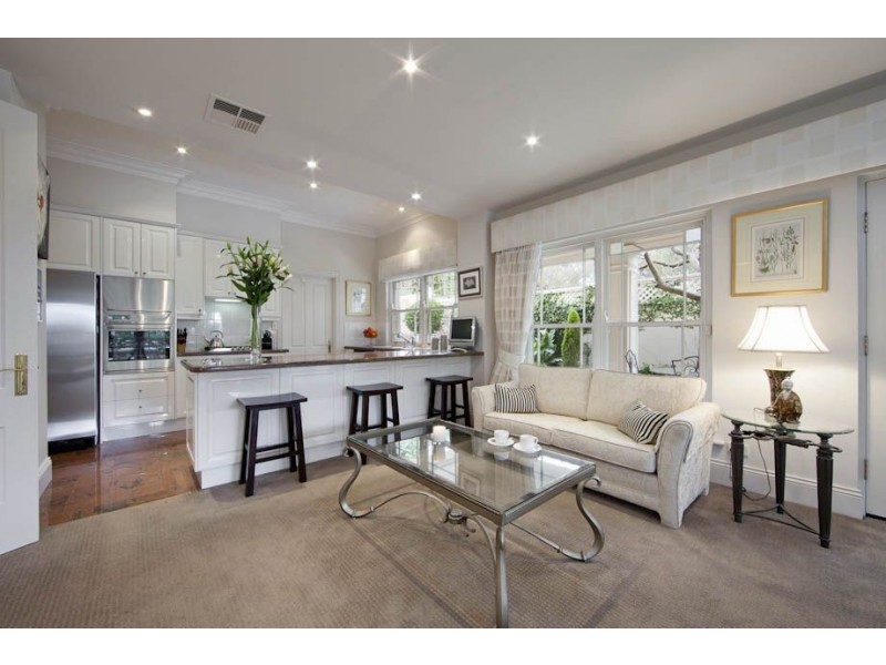 6 Olde Coach Lane, Glen Osmond SA 5064