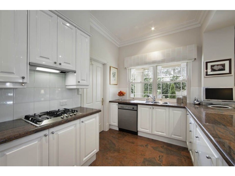 6 Olde Coach Lane, Glen Osmond SA 5064