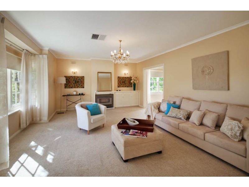 9 Woodhouse Crescent, Wattle Park SA 5066