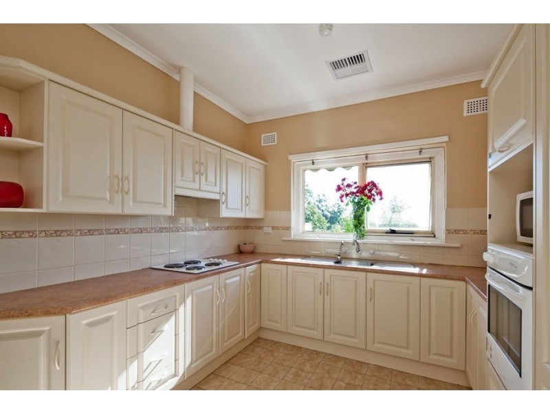 8 Burton Avenue, Beaumont SA 5066