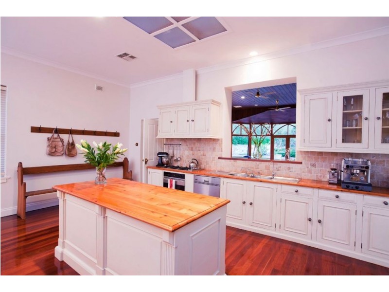 8 Horn Street, Houghton SA 5131