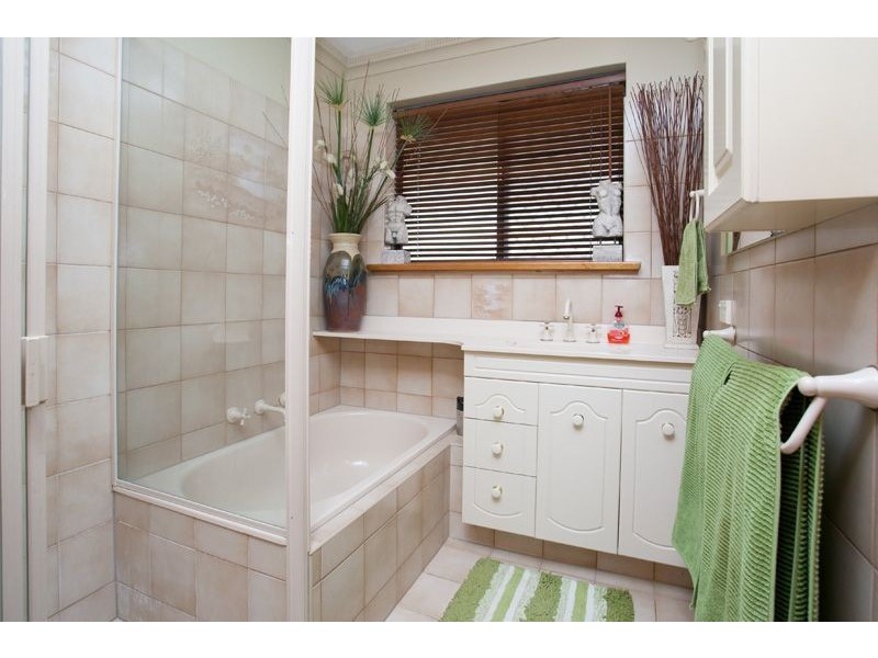 18 Currawong Crescent, Modbury Heights SA 5092