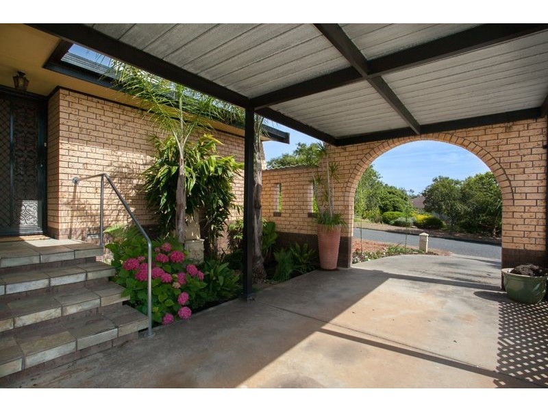18 Currawong Crescent, Modbury Heights SA 5092