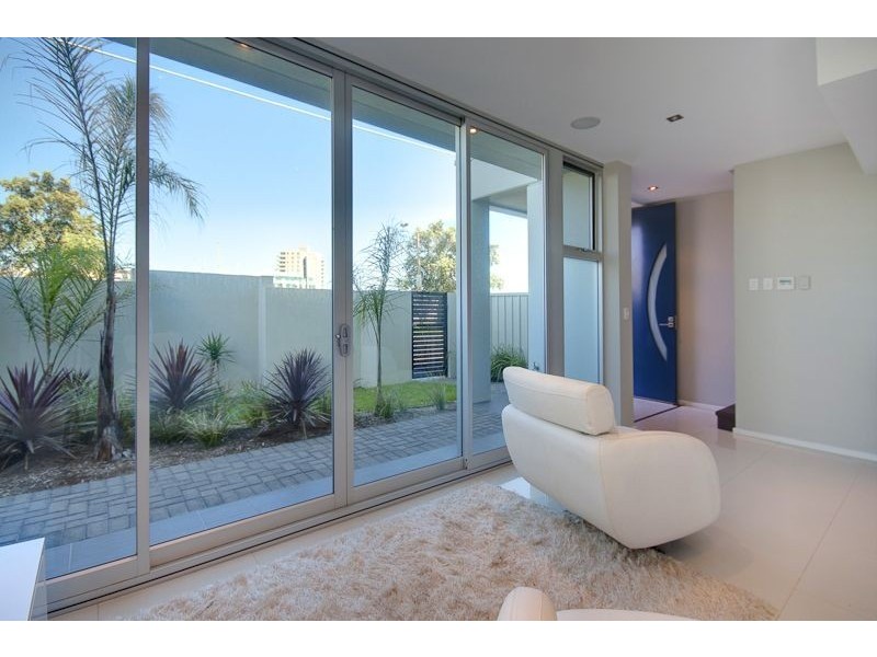 16/12 Adelphi Terrace, Glenelg North SA 5045