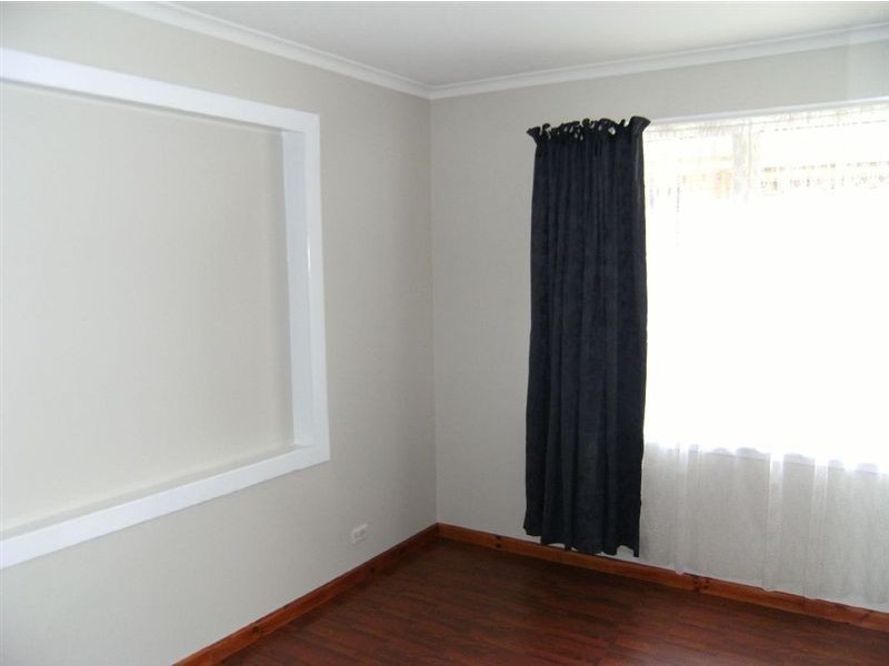 16 Rosemary Crescent, Frankston North VIC 3200